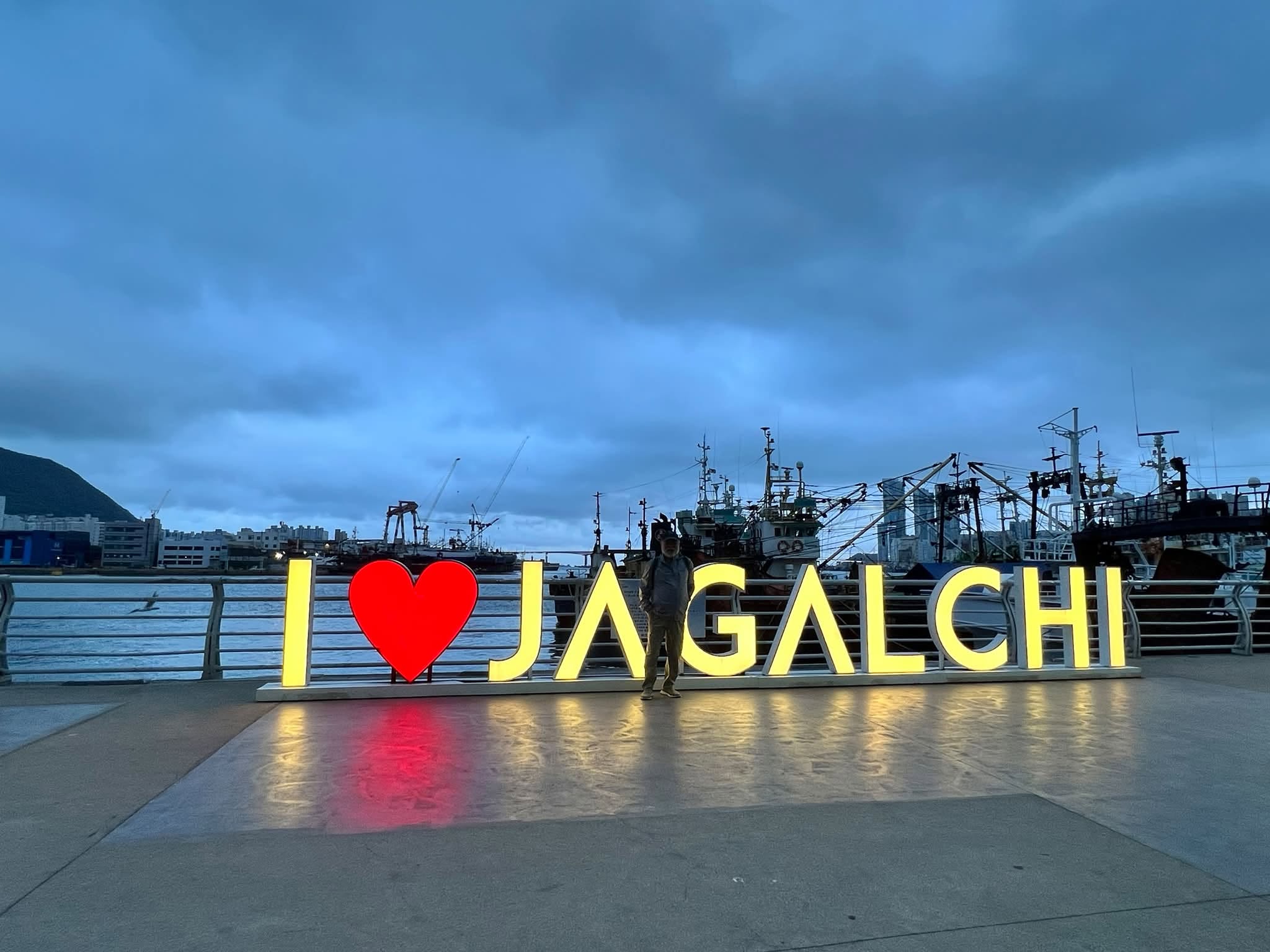 May be an image of text that says 'חנעו IAJAGALCI AJ GALCHI'